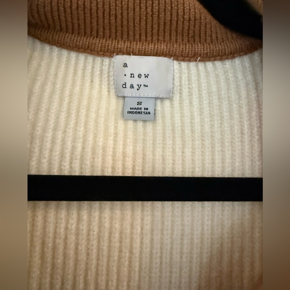 A New Fay Black and Cream V-Neck Sweater - Picture 3 of 6